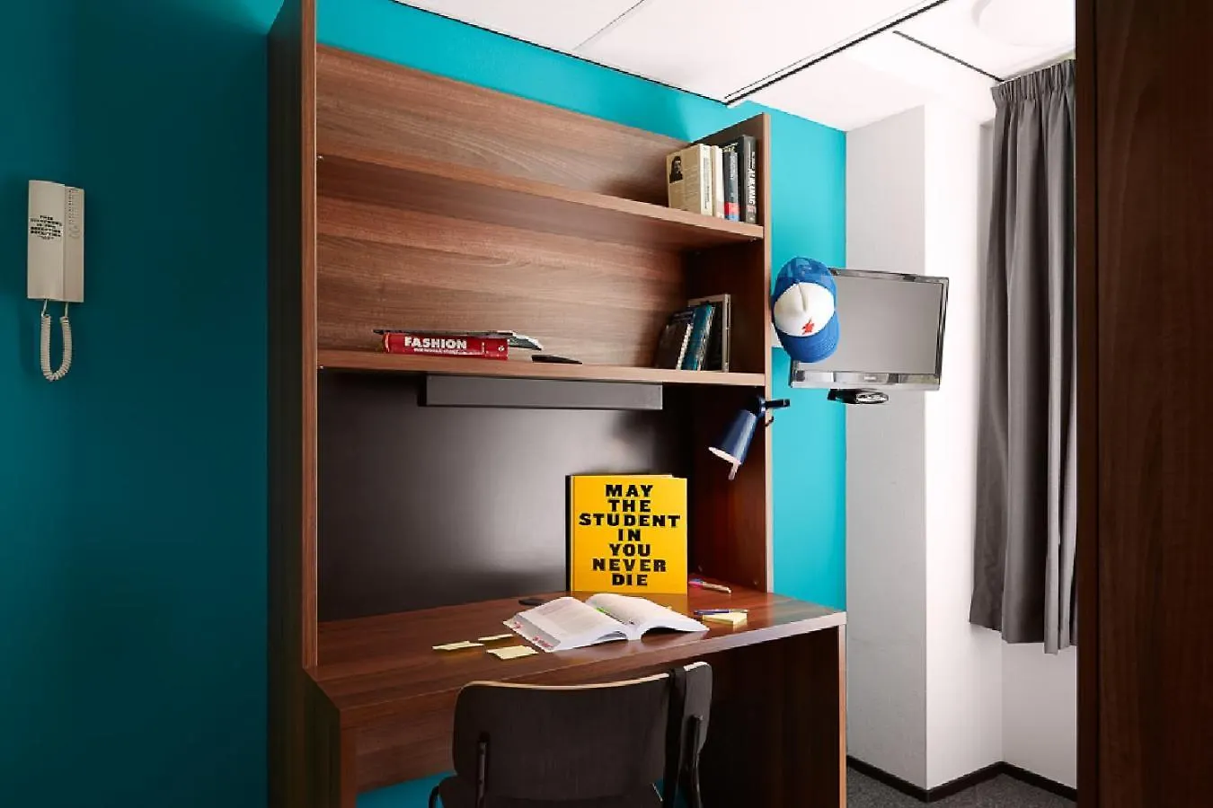 Отель The Social Hub Amsterdam West 3*,